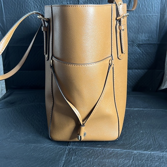 Wome Michael Kors Voyager Handbag - Picture 5 of 8